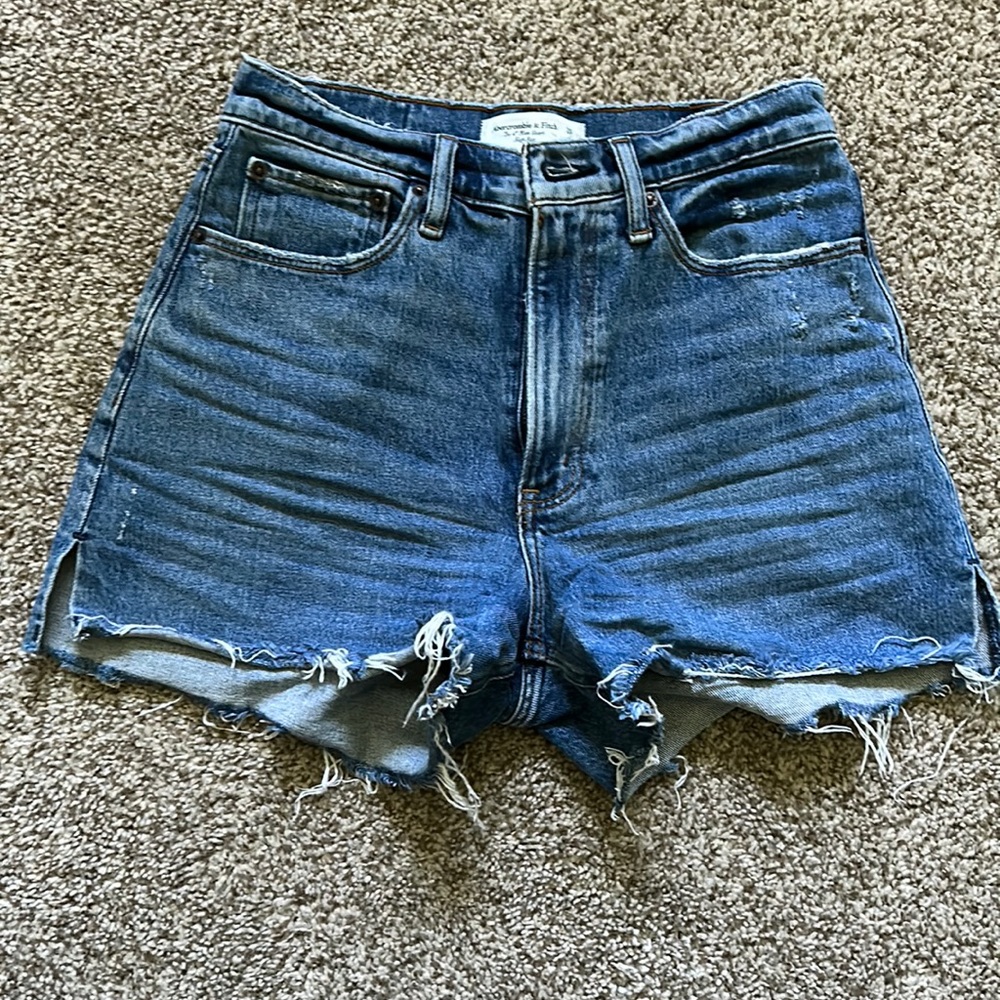A&F The 4” Mom Short - High Rise